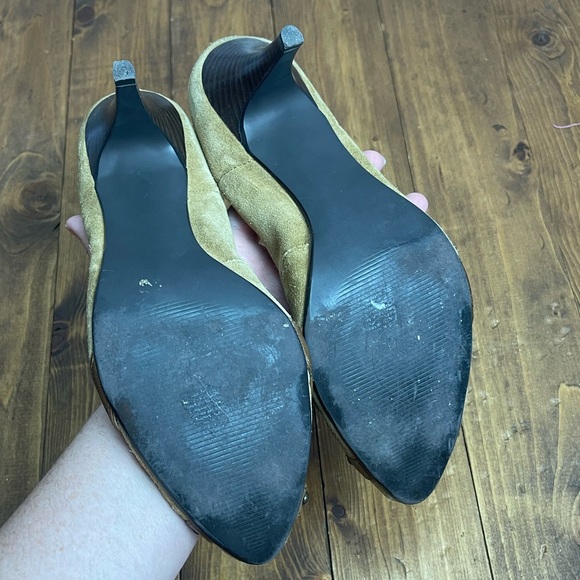 Levity Womens size 9.5M nary heels tan suede - Picture 9 of 9